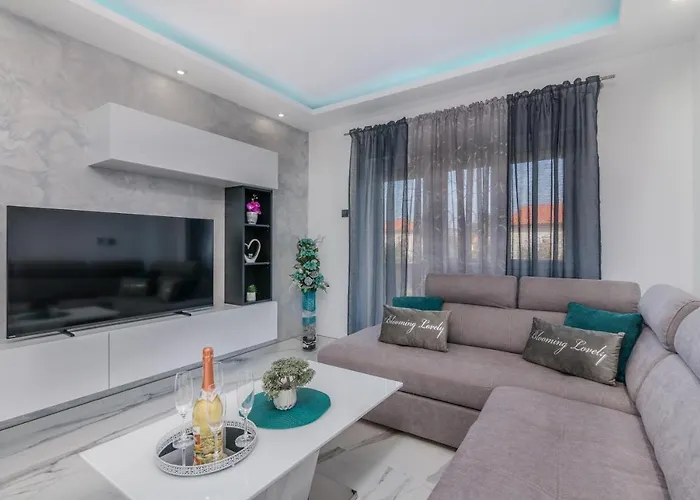 Luxury Lure * Krk Town