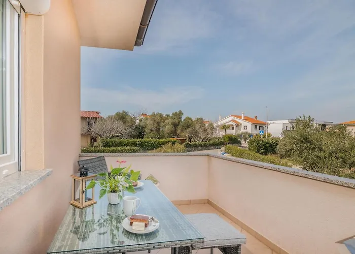Luxury Lure Apartment *