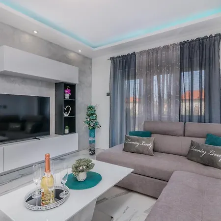 Luxury Lure * Krk Town