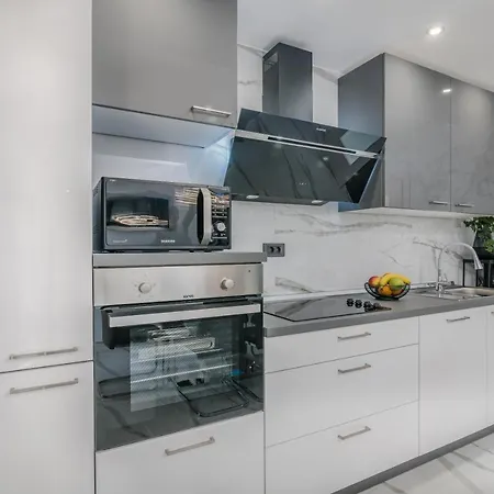 Luxury Lure Apartman *