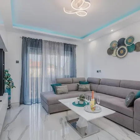 Luxury Lure Apartman *