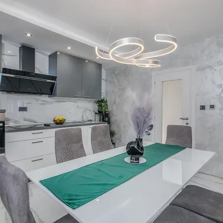 Luxury Lure Krk Town