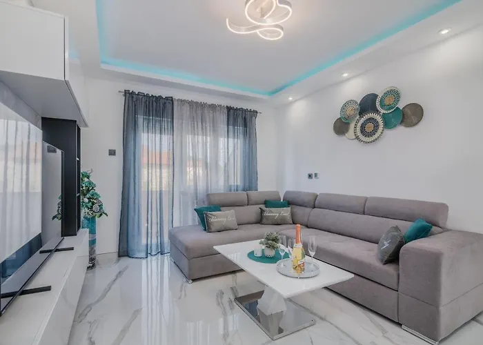 Luxury Lure Апартаменты *